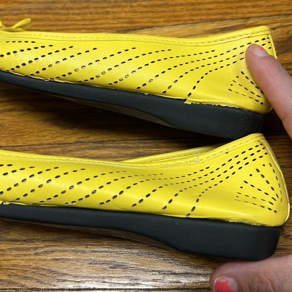 🌸3/$30🌸2/$15❤️5/$25❤️ HEAVENLY COMFORT | yellow perforated slip-ons/flats - Picture 5 of 8